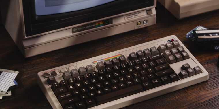 Le clavier mécanique sans fil à 100 $ de 8BitDo est un hommage au Commodore 64