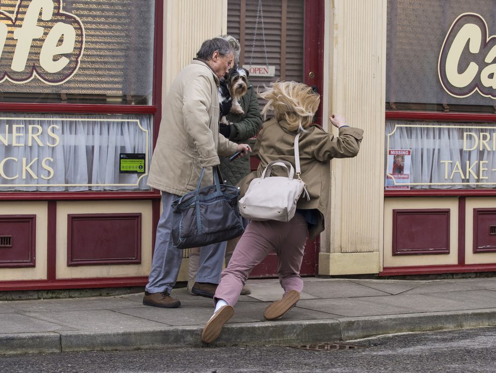 alice, roy cropper, evelyn plummer, rue du couronnement