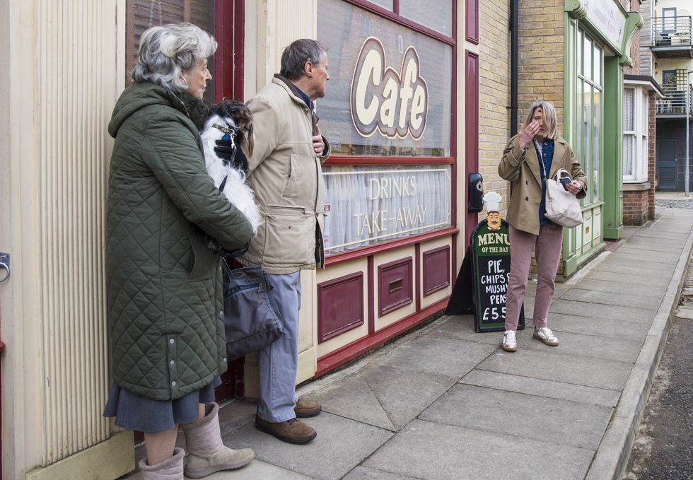 evelyn plummer, alice, roy cropper, rue du couronnement