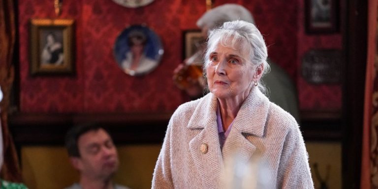 EastEnders – Gloria Knight souffrira d'une crise cardiaque dans l'histoire d'Eddie
