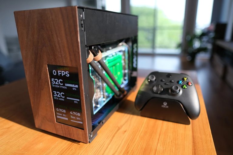 Ce petit PC de jeu à façade en bois arrive pour vos consoles de jeux
