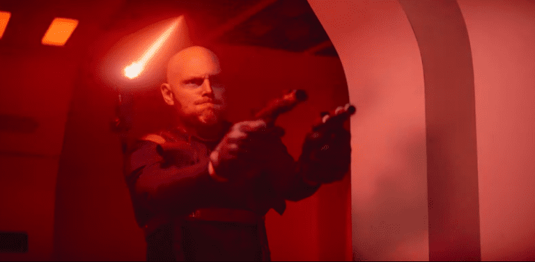 Bill Burr, qui s'est moqué en plaisantant des fans de Star Wars, dit que Mandalorian était un moment fort de sa carrière
