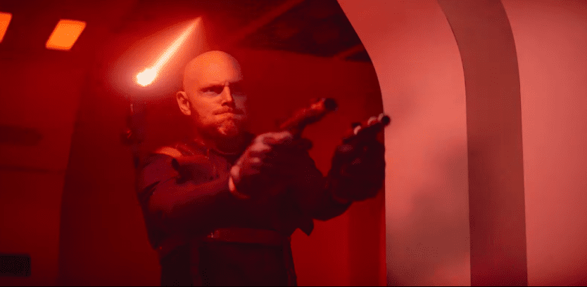 Bill Burr, qui s'est moqué en plaisantant des fans de Star Wars, dit que Mandalorian était un moment fort de sa carrière
