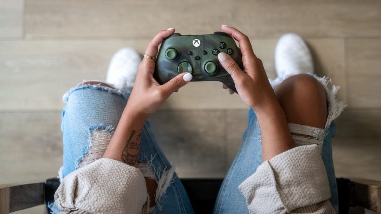 Le dernier contrôleur de la série Vapor de Xbox présente un tourbillon aux tons terreux
