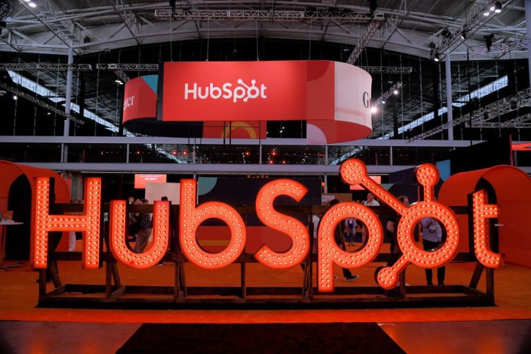 Alors que les rumeurs d’accord circulent, Alphabet et HubSpot formeraient un étrange couple