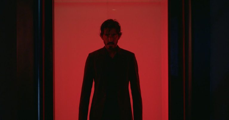 Revue de Monkey Man : Dev Patel est l'anti-Bond meurtrier
