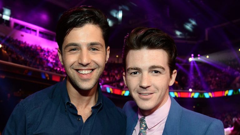 LOS ANGELES, CA - MARCH 29: Actors Josh Peck (L) and Drake Bell attend Nickelodeon