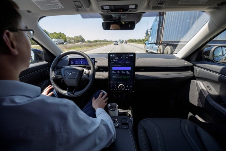 Le système mains libres BlueCruise de Ford était actif avant un accident mortel au Texas