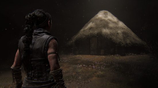 Senua s'approche de sa maison d'enfance, une cabane construite à la manière traditionnelle des Pictes dans Hellblade 2.