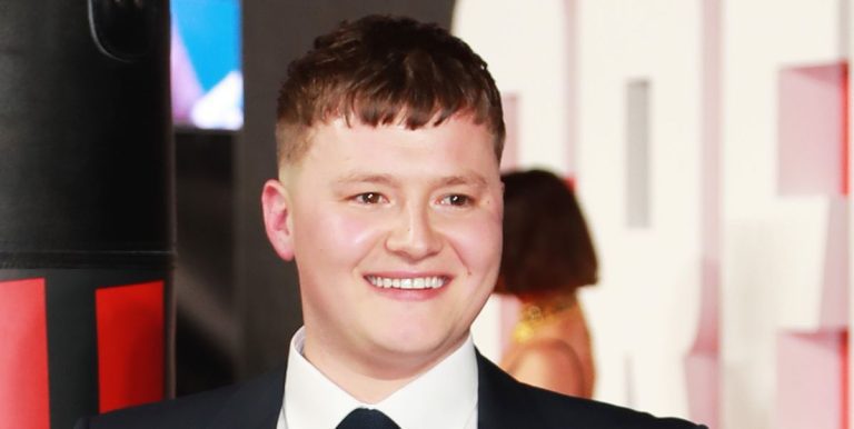 La star de Hollyoaks, Charlie Wernham, partage les retrouvailles de Roscoe avant le retour du spectacle
