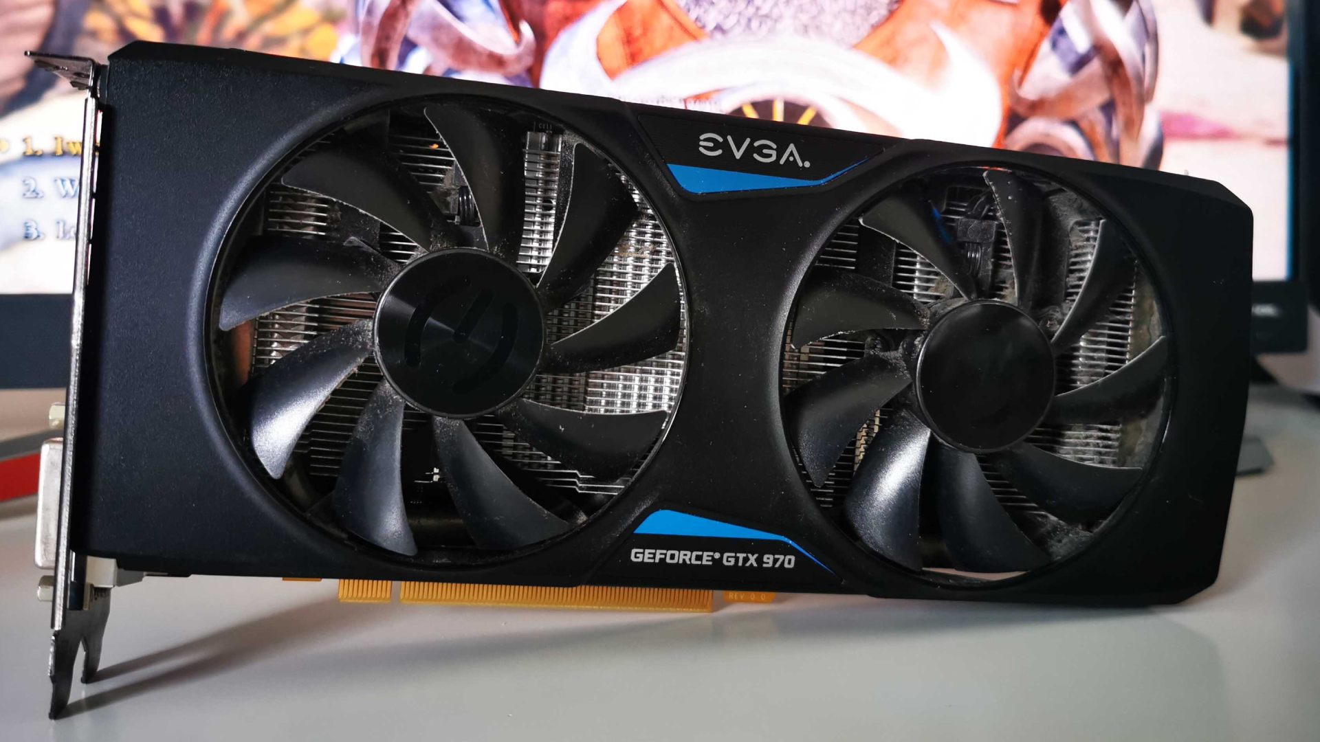 Carte graphique EVGA GTX 970 sur bureau blanc