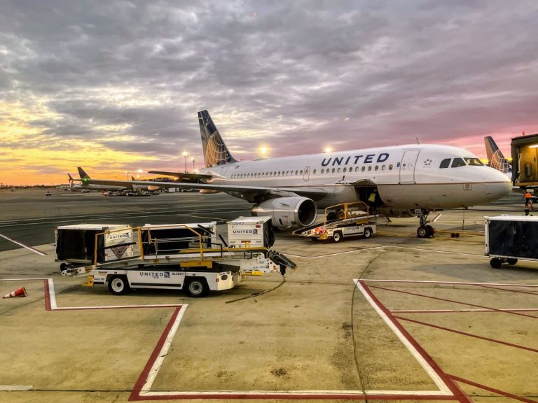 Comment United Airlines utilise l’IA pour faciliter un peu le vol dans un ciel convivial