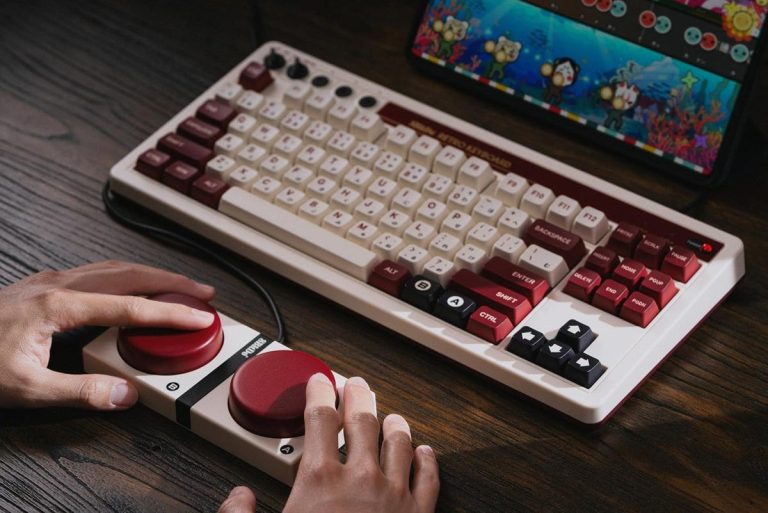 Le clavier mécanique rétro de style Nintendo de 8BitDo atteint un nouveau plus bas de 70 $ chez Woot