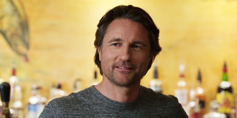 Martin Henderson de Virgin River confirme un rôle spécial dans la saison 6
