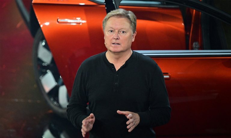 Fisker prévoit de nouveaux licenciements alors que les liquidités diminuent et que la faillite menace