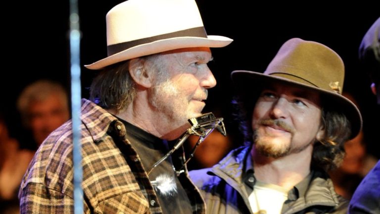 MOUNTAIN VIEW, CA - OCTOBER 22: Neil Young (L) and Eddie Vedder perform as part of the 25th Annual Bridge School Benefit Finale at Shoreline Amphitheatre on October 22, 2011 in Mountain View, California. (Photo by Tim Mosenfelder/Getty Images)