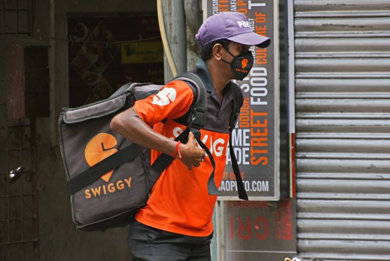 Swiggy, le géant indien de la livraison de nourriture, sollicite une introduction en bourse de 1,25 milliard de dollars après avoir reçu l’approbation des actionnaires