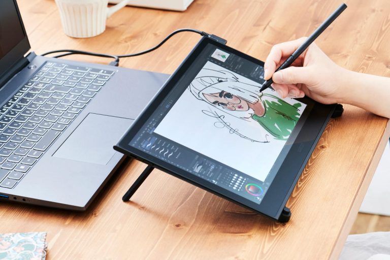 Le premier écran à stylet OLED de Wacom est également le plus fin et le plus léger jamais conçu.