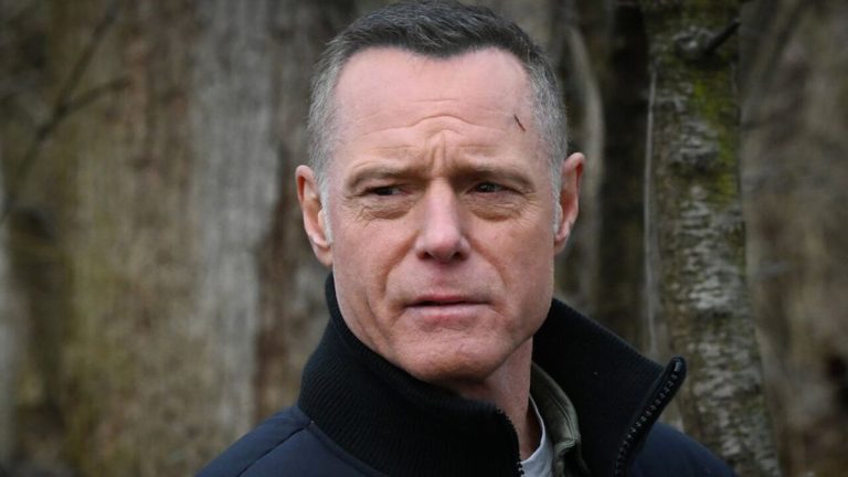 Jason Beghe as Hank Voight in Chicago P.D. Season 11x07