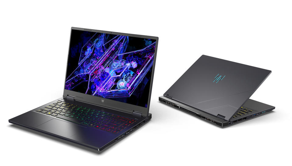 Image marketing du produit pour l’ordinateur portable de jeu Acer Predator Helios Neo 14.  Une version ouverte se trouve à gauche, avec une vue partiellement fermée de l'arrière à droite.  Fond bleu grisâtre.