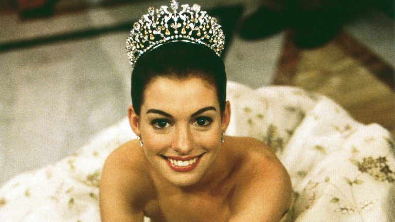 THE PRINCESS DIARIES, (aka PLOTZLICH PRINZESSIN), Anne Hathaway, 2001, © Buena Vista/courtesy Everett Collection