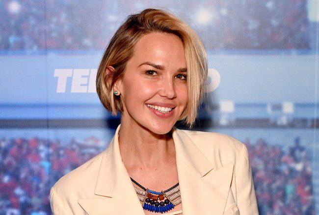 Commande des épisodes de Hi-Surf chez Fox, Arielle Kebbel