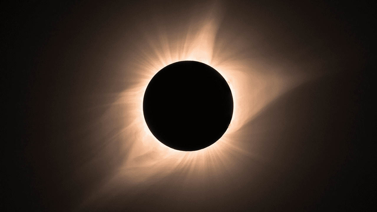 Comment regarder l'éclipse de 2024 : à quelle heure la voir lundi, de quelles lunettes vous aurez besoin et plus encore
