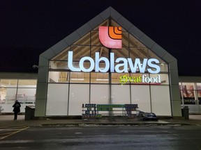 Une épicerie Loblaws est présentée dans un magasin de Bowmanville, en Ontario.  centre commercial le mardi 28 février 2023.