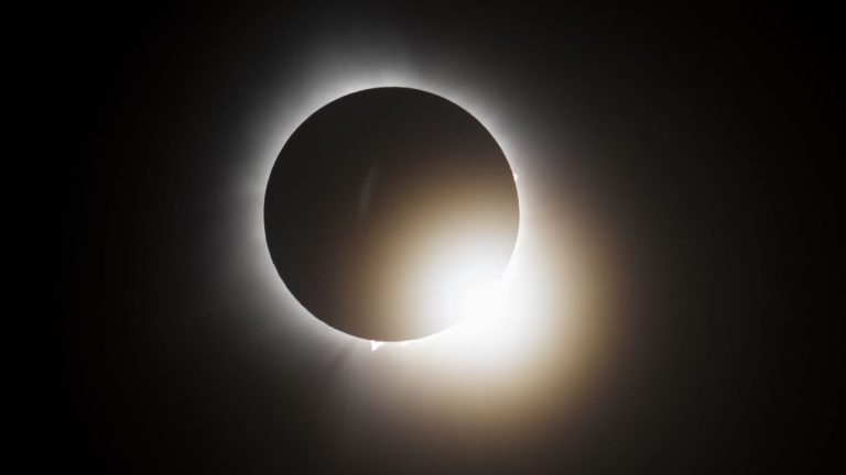 Google recherche un pic de « blessures aux yeux » au milieu d'une éclipse solaire
