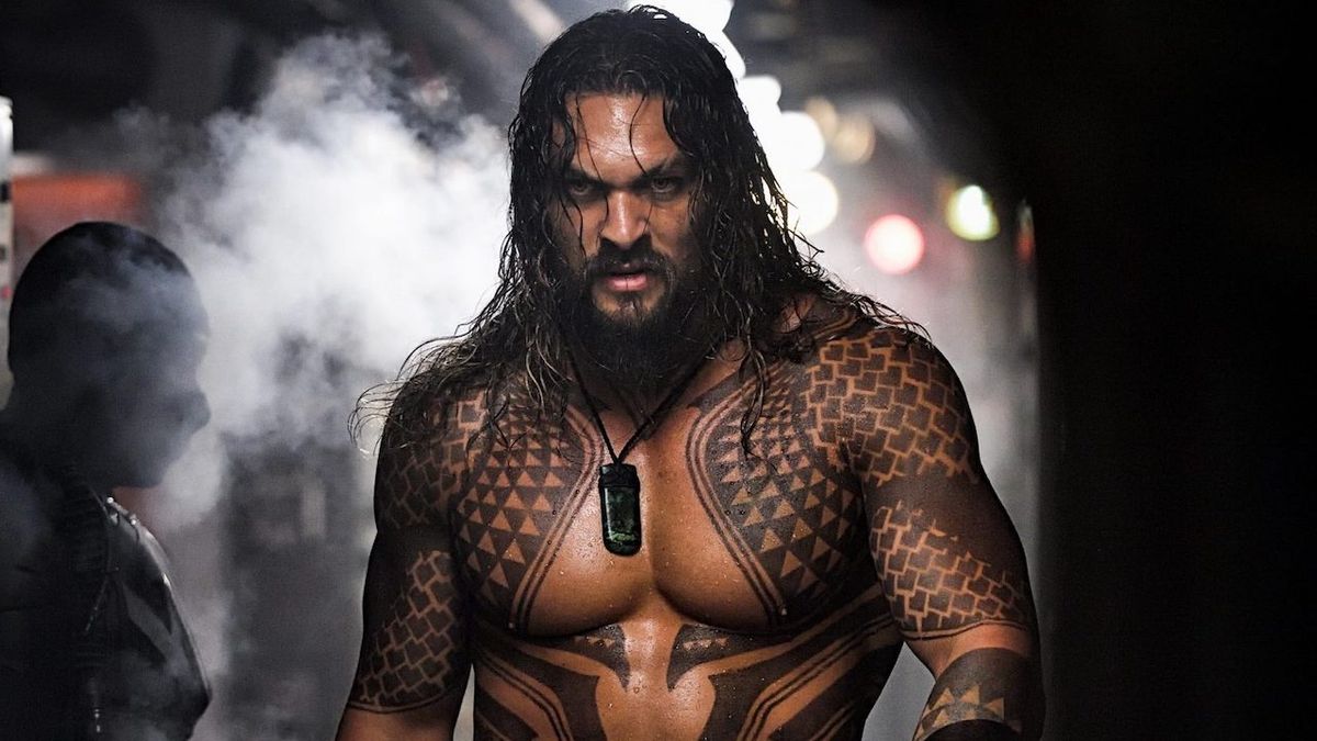 Shirtless Jason Momoa walking through submarine in Aquaman movie