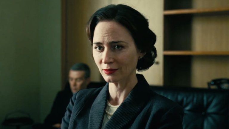 "Je déteste ce putain de mot" : Emily Blunt explique à quel point Oppenheimer n'aurait jamais été réalisé si le studio avait écouté des algorithmes
