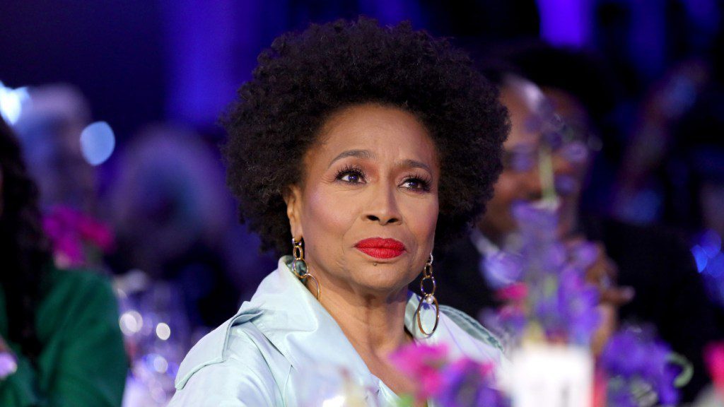 Jenifer Lewis dit qu'elle ne se souvenait plus comment marcher après la chute du Serengeti
