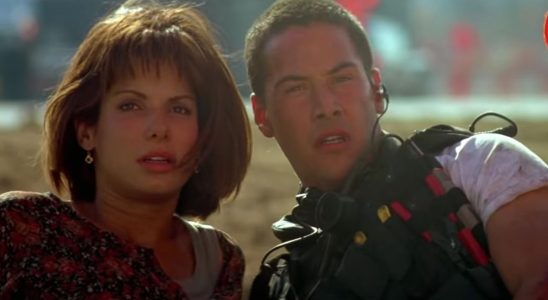 Keanu Reeves et Sandra Bullock, co-star de Speed, ont une amitié depuis des lustres, et il a apparemment été là pour elle alors qu'elle pleure son partenaire Bryan Randall