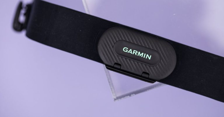 La sangle pectorale HRM-Fit de Garmin se marie presque parfaitement avec les soutiens-gorge de sport