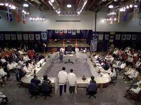 L'Assemblée législative intérimaire du Nunavut est vue lors de la cérémonie d'assermentation des membres de l'Assemblée législative le jour de la création du territoire, à Iqaluit, au Nunavut, le jeudi 1er avril 1999.