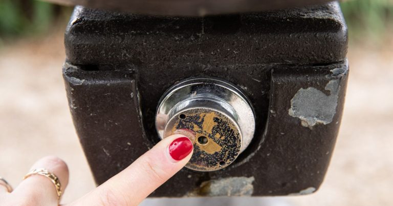 Le bouton de la fontaine à eau est tragiquement mal compris