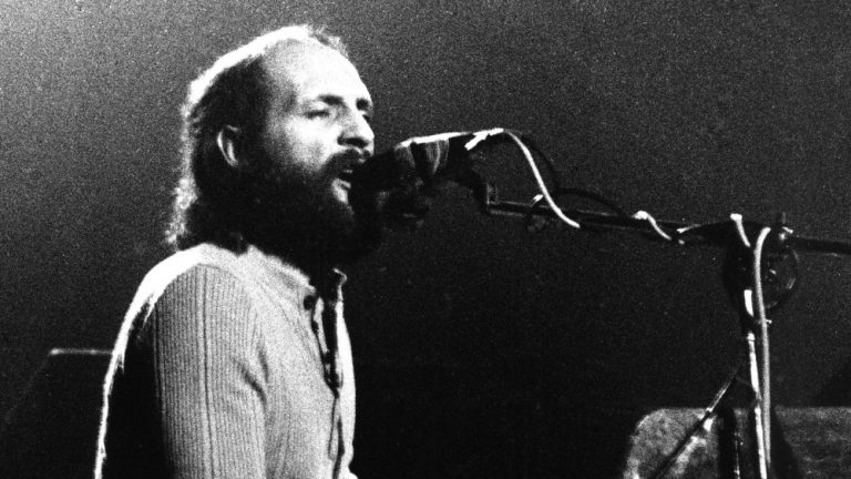 Mike Pinder of the Moody Blues performs on stage in March 1972 in Amsterdam, Netherlands. (Photo by Gijsbert Hanekroot/Redferns)