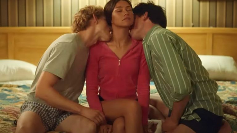 Le scénariste de "Challengers" parle de la nature "homoérotique" du tennis et de la manière dont la célébrité enfantine de Zendaya influence le film. Le plus populaire doit être lu Abonnez-vous aux newsletters variées Plus d'informations sur nos marques
	
	
