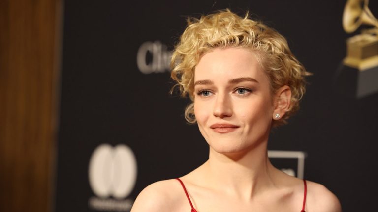 "Les 4 Fantastiques" présente Julia Garner dans le rôle du Surfeur d'Argent
