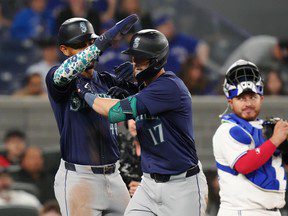 Les Blue Jays gâchent un autre solide départ de Kikuchi et tombent en manches supplémentaires alors que les Mariners évitent le balayage