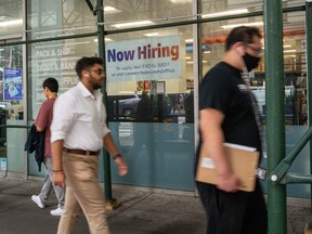 L'enquête sur la population active de Statistique Canada a révélé que l'emploi chez les jeunes âgés de 15 à 24 ans a chuté de 1 pour cent en mars.