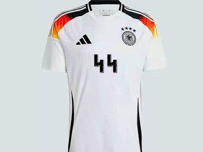 Les supporters de football allemands interdits d’acheter les kits n°44 en raison du symbolisme nazi