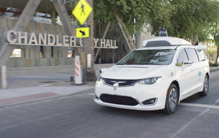 Les véhicules autonomes de Waymo effectuent désormais des livraisons Uber Eats à Phoenix