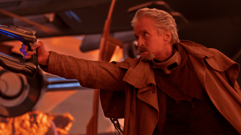 Michael Douglas voulait que Hank Pym meure en rétrécissant à la taille d'une fourmi et en explosant en Quantumanie
