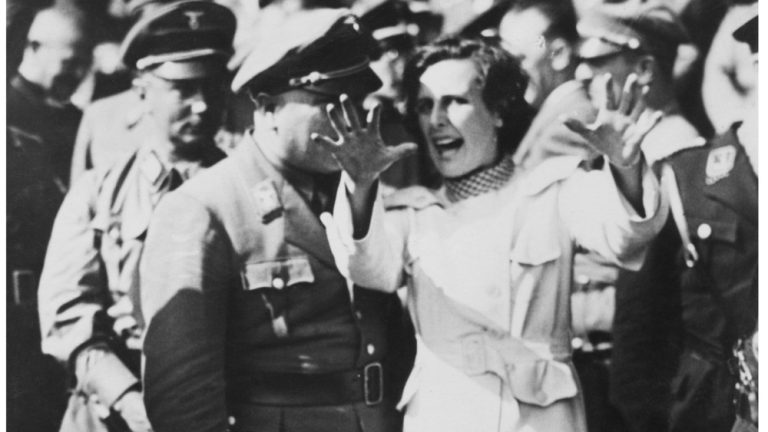 "Riefenstahl", documentaire sur le propagandiste nazi, ajouté à la sélection cannoise de Beta Cinema (EXCLUSIF) Le plus populaire à lire absolument Abonnez-vous aux newsletters variées Plus de nos marques
	
	
