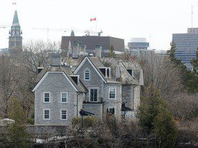 Stephen Harper et Jean Chrétien feraient équipe pour recueillir des fonds afin de restaurer le 24 Sussex, un bâtiment délabré.