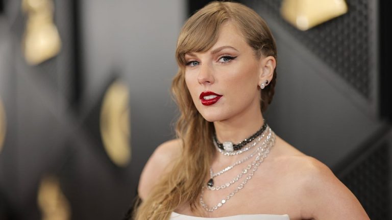 Taylor Swift raconte les étapes du chagrin dans le nouvel album "The Tortured Poets Department"
