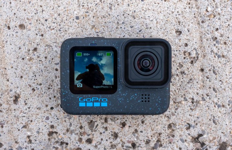 Un pack GoPro Hero 12 avec une poignée de batterie est à 100 $ de réduction