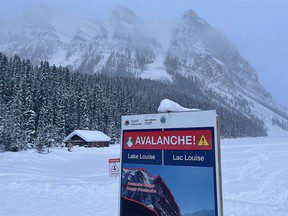 Un skieur tué après avoir déclenché une avalanche de taille 2,5 au nord-ouest de Banff