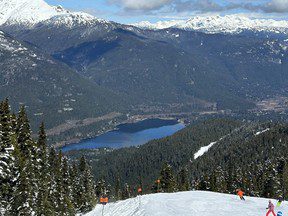 Whistler est ouvert jusqu’en mai, il vous reste donc encore beaucoup de temps pour chausser vos skis.